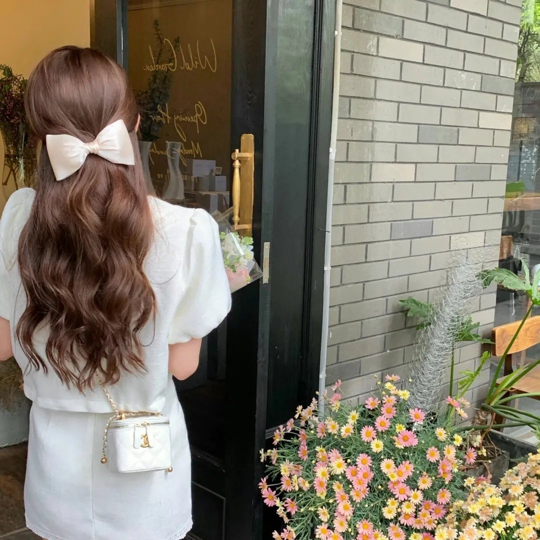 窃窃私语